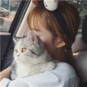 男女抱猫黑白情侣头像图片，情头一男一女都抱