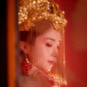 古风红嫁衣女生头像，红