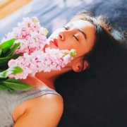 美女个性微信头像，自由感女生微信头像