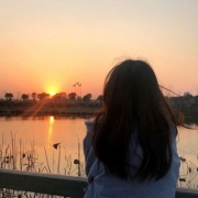 女生头像晚霞，海边落日晚霞女生头像