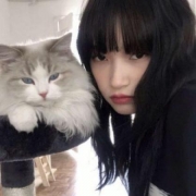 抱猫女头真人霸气，真人